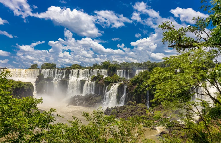 Wandering around Iguazu Falls Wandering around Iguazu Falls